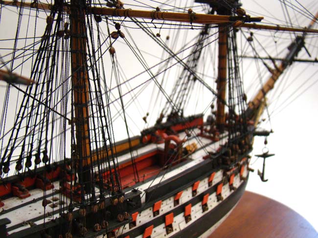 A fantastic Prisoner-of-War STYLE Bone and wood model,circa 1920, of a late 18th century 74 gun English Ship-of-the line — image 3